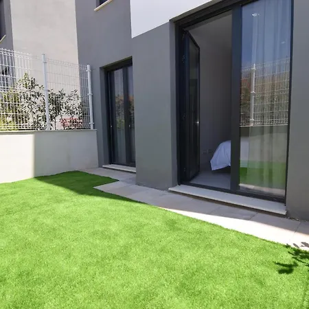 Mesas Homes إِستيبونا