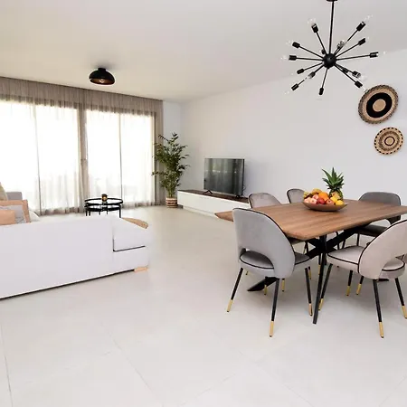 Mesas Homes * إِستيبونا